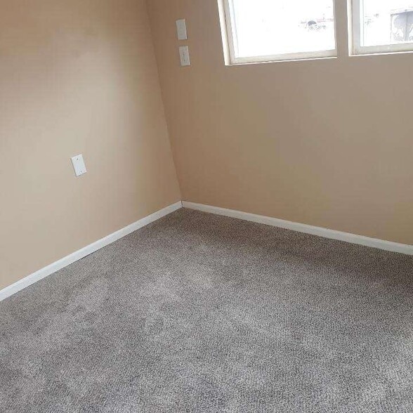 Building Photo - 2 A St