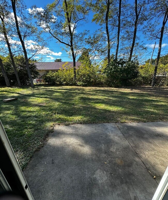 Building Photo - 2820-2822 Beverly Hills Dr