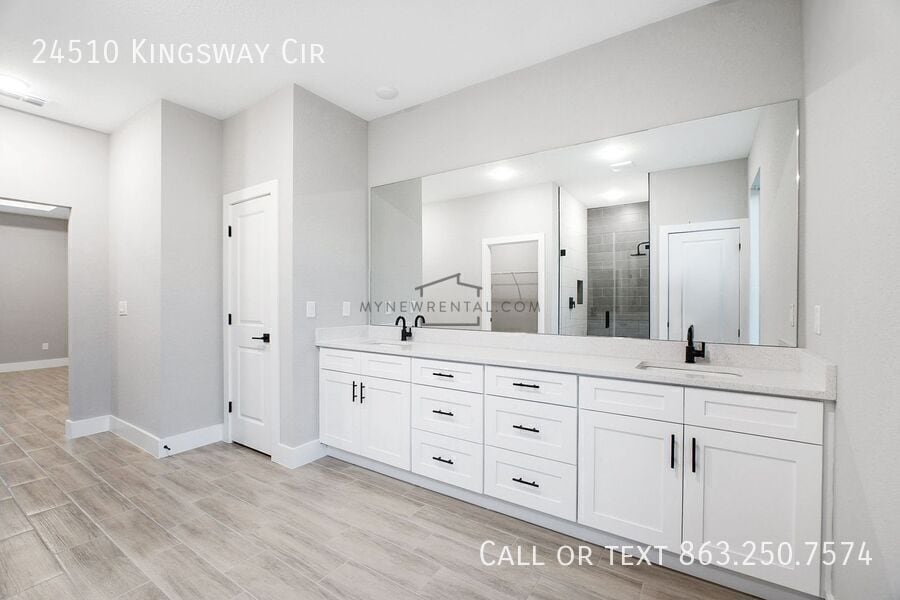 Building Photo - 24510 SW Kingsway Cir