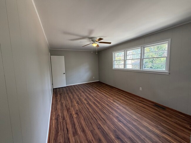 Building Photo - 61 Loganberry Cir