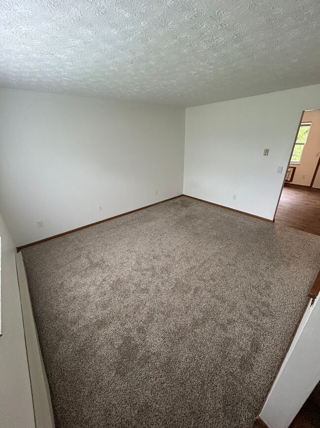 Building Photo - Spacious 2-Bedroom Living in a Quiet Commu...