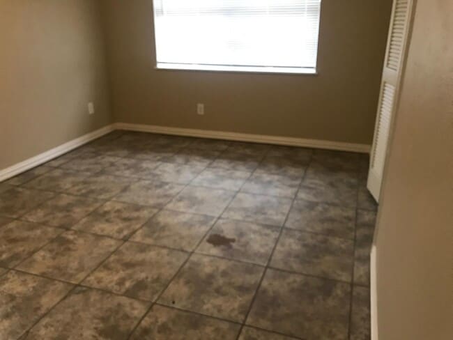 Building Photo - 2043 US-69