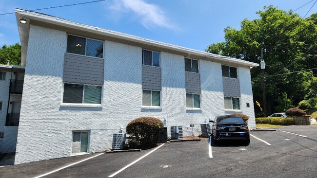 Building Photo - 100 Terrace Dr NE