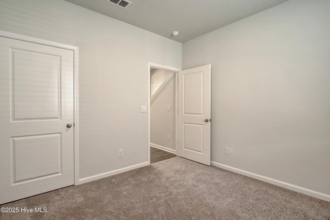 Building Photo - 1329 Clendon Cir