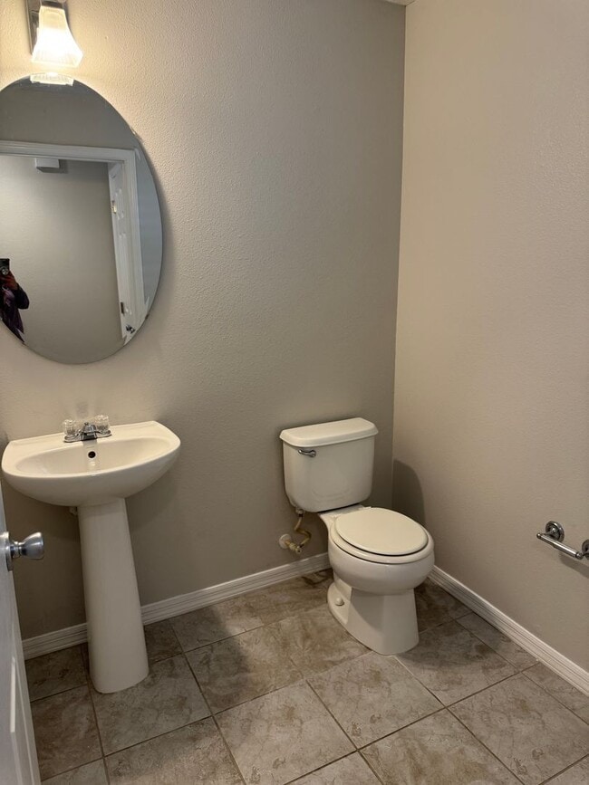 Building Photo - Avalon Park: 3 Bedroom, 2.5 Bath, 2 Car Garage Townhome