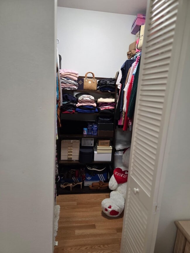 Building Photo - 810 Sandtree Dr