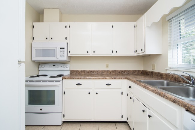 Building Photo - 1536 Coombs Dr