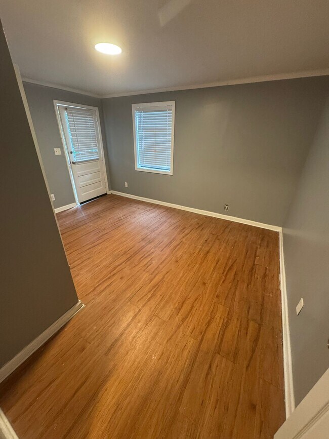 Building Photo - 290 Clisby Pl