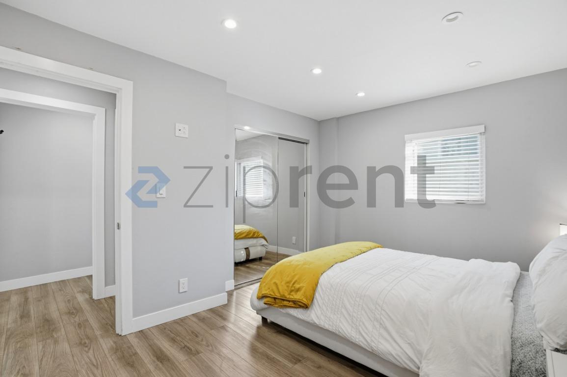 Building Photo - 10 27th Ave