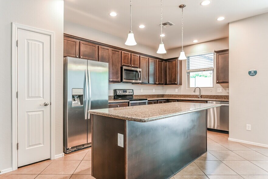Building Photo - 12034 W Lariat Ct
