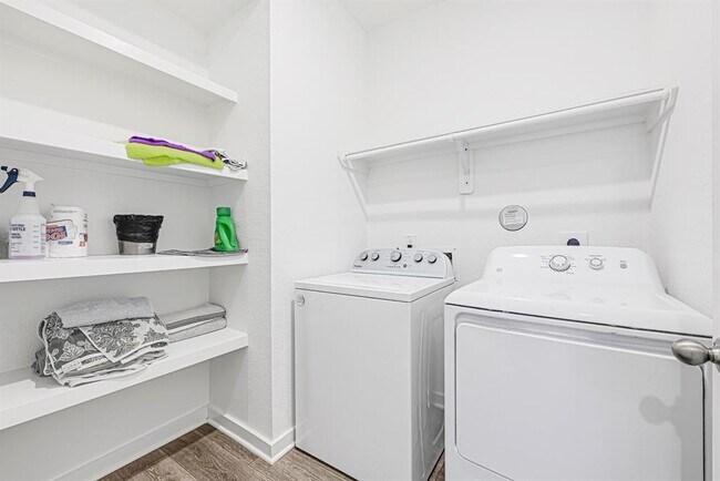 Building Photo - 12331 Palmetto Dr