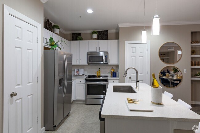 Building Photo - Spacious Floor Plans & Premium Amenities Await