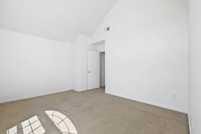 Building Photo - 1255 Wondering Way