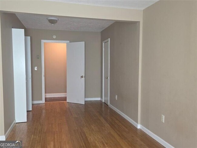 Building Photo - 220 Tuscarora Trail