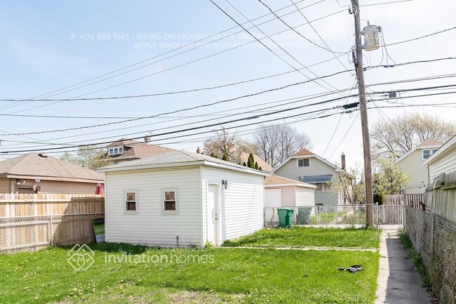 Building Photo - 2423 Wesley Ave