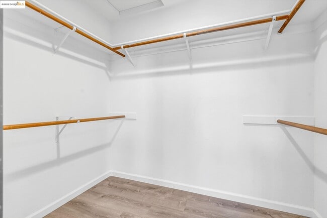 Building Photo - 4820 Ridgeview Dr