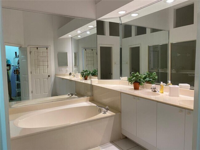 Building Photo - 7739 Whitebridge Glen