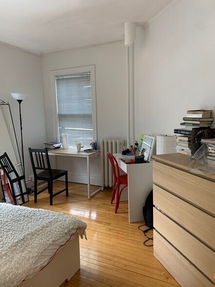 Building Photo - 34 Ash St