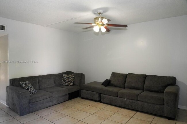 Building Photo - 3 bedroom in North Miami FL 33161