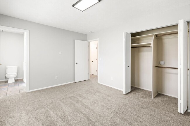 Building Photo - Stylish 3-Bed, 2-Bath Renovated Home with Granite Counters, 2-Car Garage & Large Fenced Yard in O...