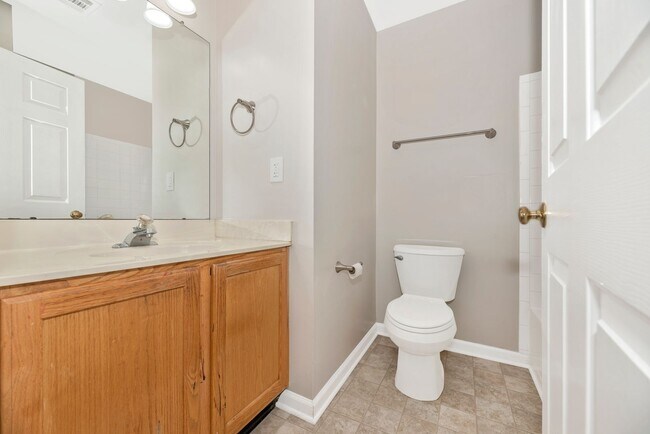 Building Photo - Beautifully Renovated Townhome in Walnut Ridge