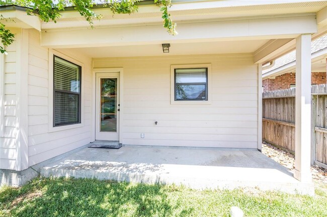Building Photo - 119 Golfview Ct