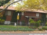 Building Photo - 2 Bedroom in Great Salt Lake location!