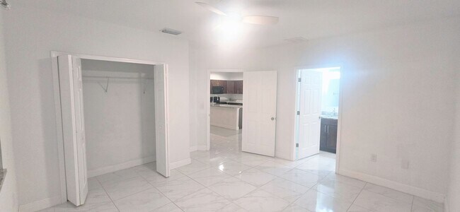 Building Photo - MUST SEE -2/2/1+OPEN DEN-DUPLEX IN GREENBR...