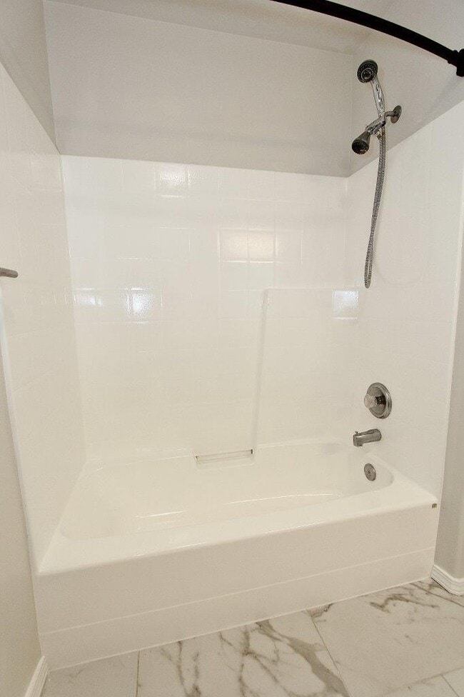 Building Photo - 725 E Wakely St