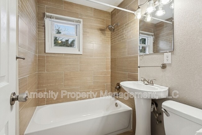 Building Photo - 511 Henderson St