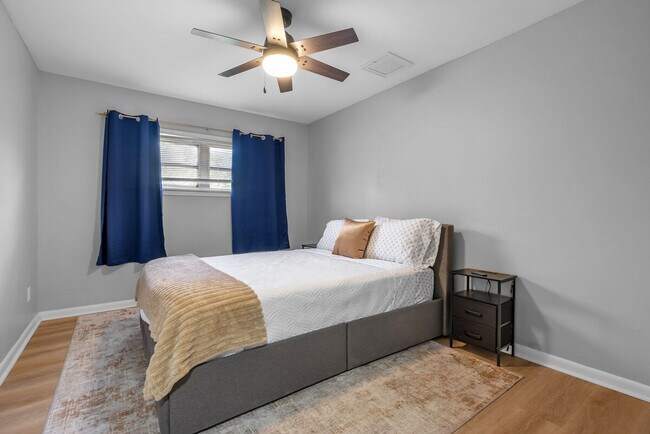 Building Photo - 218 Cactus St