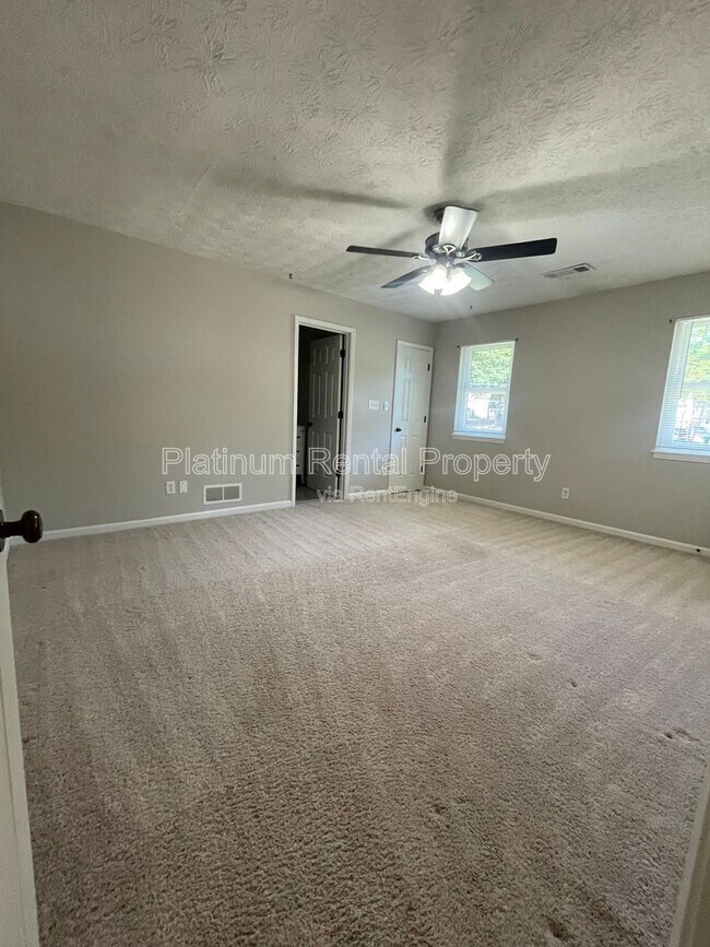 Building Photo - 1125 Jamestowne Trail
