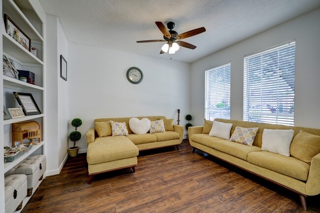 Building Photo - 13710 Wheatbridge Dr