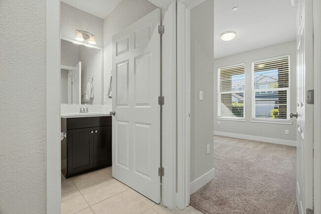 Building Photo - 75 W Pasqua Ct