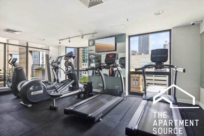 Building Photo - 1000 N La Salle Dr