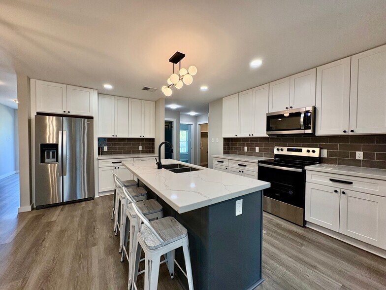 Kitchen - 45263 Stringer Bridge Rd