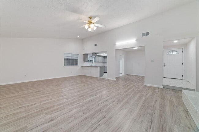 Building Photo - 9910 Kent Towne Ln