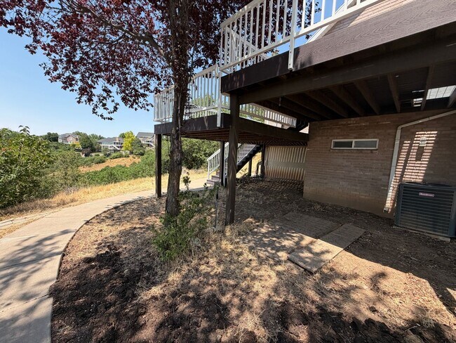 Building Photo - Spacious 4 Bed, 5 Bath Home with 3-Car Garage in Layton!