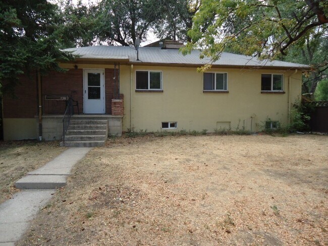 Building Photo - 720 Illinois St