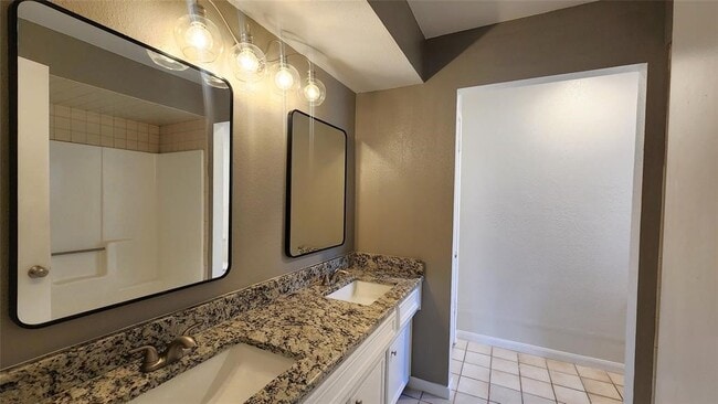 Building Photo - 2702 Foliage Green Dr