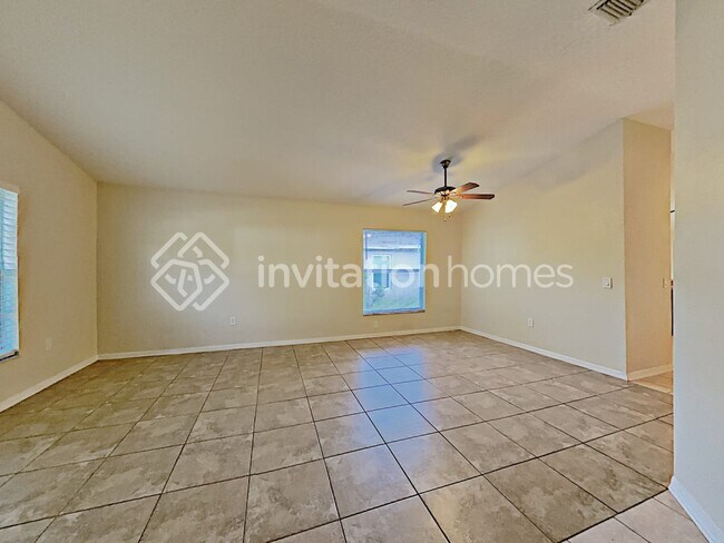 Building Photo - 5511 Lake Leta Blvd