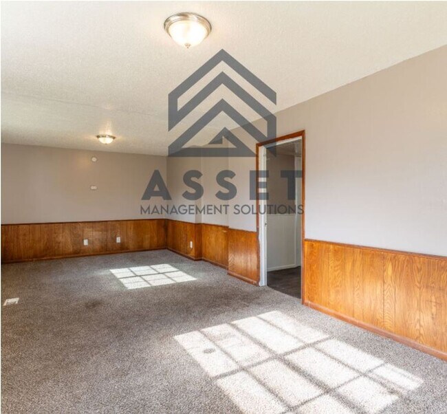 Building Photo - Section 8 approved home!