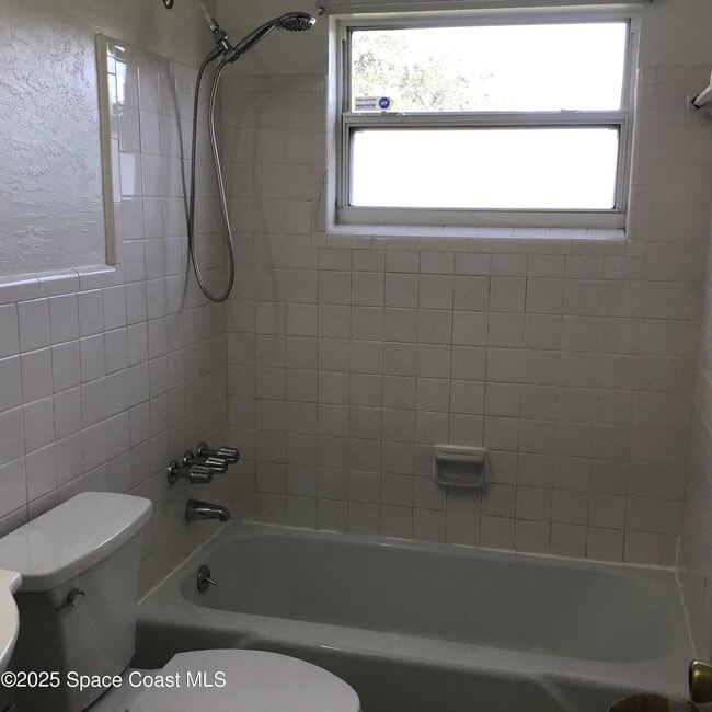 Building Photo - 2360 Warwick Rd