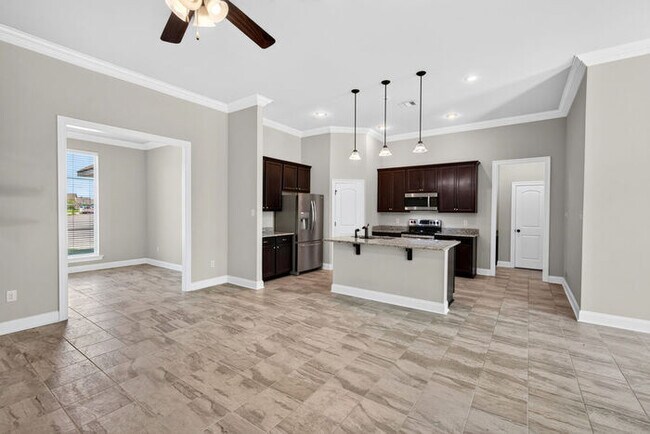 Building Photo - 15034 Belhaven St