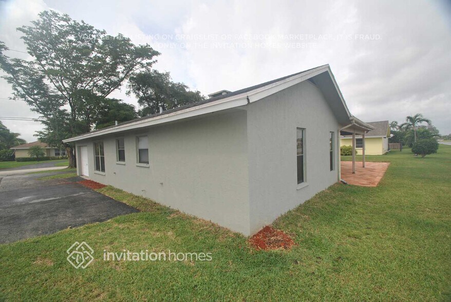 Building Photo - 4689 Palo Verde Dr