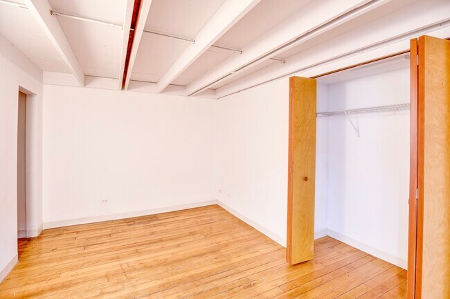 Building Photo - 1278 N Milwaukee Ave