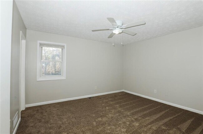 Building Photo - 206 Emily Dr