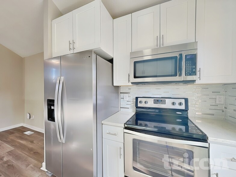 Building Photo - 9227 S Butterwood Ct