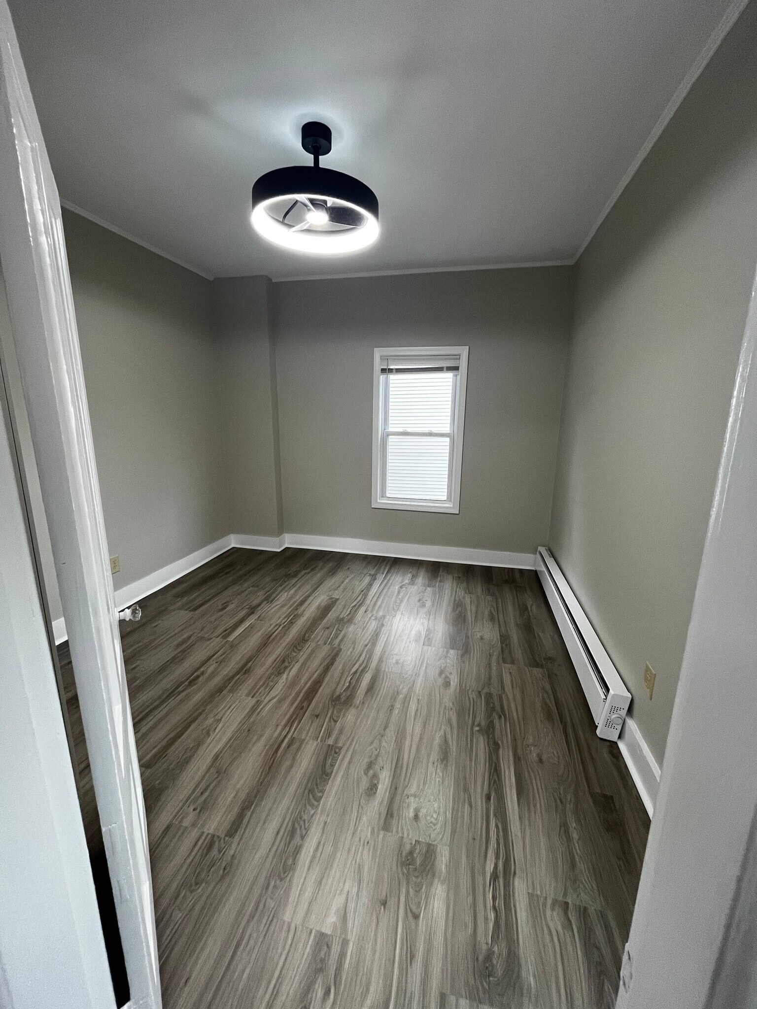 Building Photo - 84 W Main St