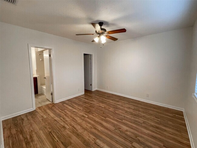 Building Photo - 2424 SE 17th St